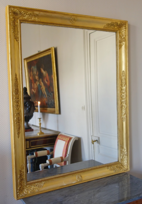 Miroir Empire de cheminée ou à suspendre d'époque Restauration en bois doré - 100cm x 127cm