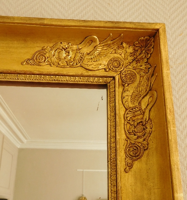 Miroir aux cygnes d'époque Empire Restauration en bois doré - 105cm x 84cm