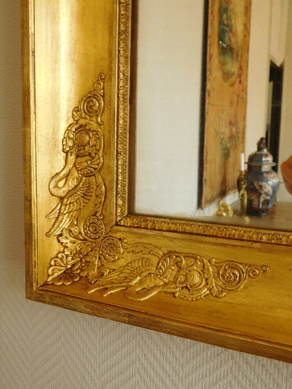 Miroir aux cygnes d'époque Empire Restauration en bois doré - 105cm x 84cm