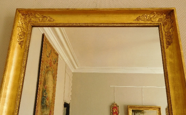 Miroir aux cygnes d'époque Empire Restauration en bois doré - 105cm x 84cm