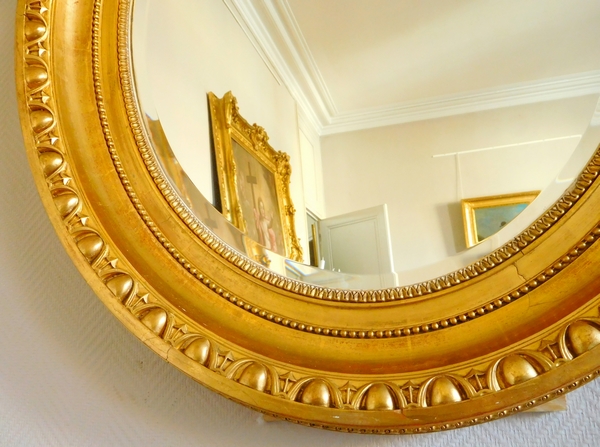 Grand miroir ovale de style Louis XVI en bois doré, époque Napoléon III - 77cm x 104cm