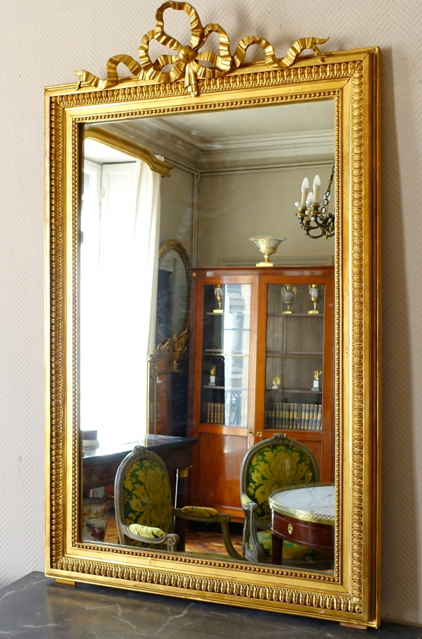 Miroir de cheminée / à suspendre de style Louis XVI en bois doré décor noeud ruban 82cm x 127cm