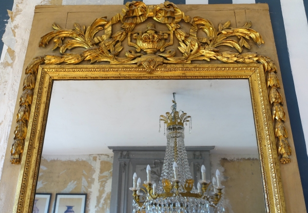 Trumeau, miroir de boiserie d'époque Louis XVI en bois laqué et doré, glace au mercure