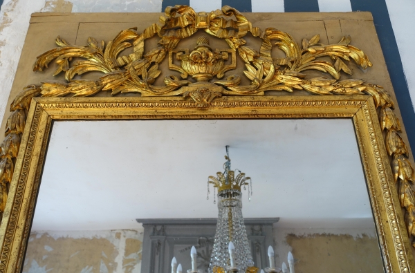 Trumeau, miroir de boiserie d'époque Louis XVI en bois laqué et doré, glace au mercure