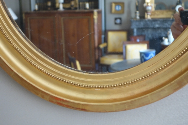 Paire de grands miroirs ovales en bois doré, glace au mercure - style Louis XVI