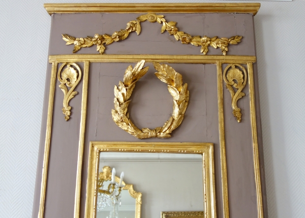 Trumeau, miroir d'entre deux d'époque Louis XVI doré à la feuille d'or, glace au mercure