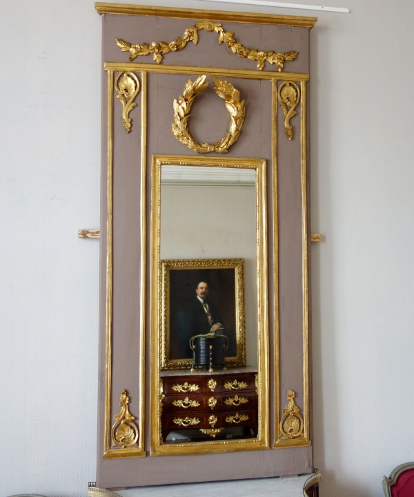 Trumeau, miroir d'entre deux d'époque Louis XVI doré à la feuille d'or, glace au mercure