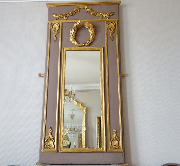 Trumeau, miroir d'entre deux d'époque Louis XVI doré à la feuille d'or, glace au mercure