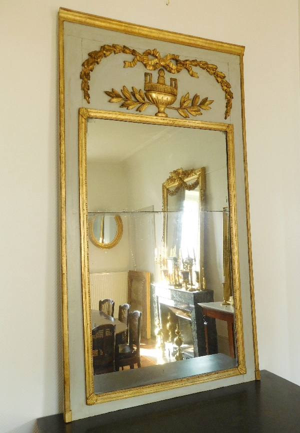 Trumeau, miroir de boiserie d'époque Louis XVI en bois laqué et doré, glace au mercure