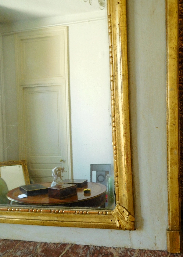 Trumeau, miroir de boiserie d'époque Louis XVI en bois laqué et doré, glace au mercure