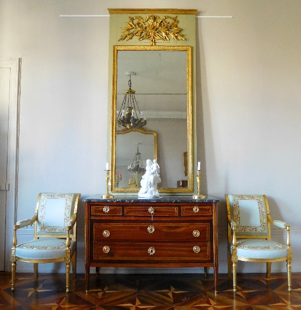 Trumeau, miroir de boiserie d'époque Louis XVI en bois laqué et doré, glace au mercure