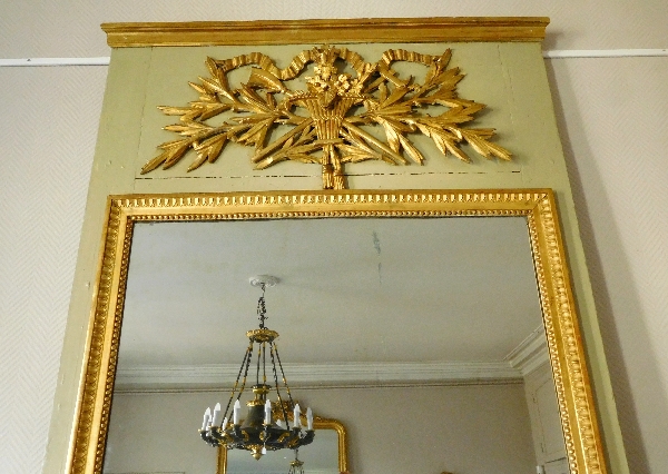 Trumeau, miroir de boiserie d'époque Louis XVI en bois laqué et doré, glace au mercure