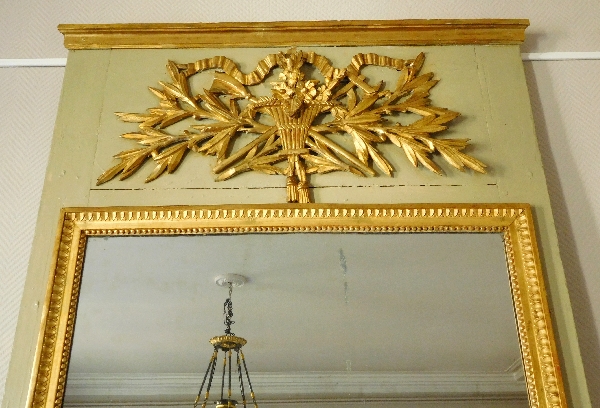 Trumeau, miroir de boiserie d'époque Louis XVI en bois laqué et doré, glace au mercure