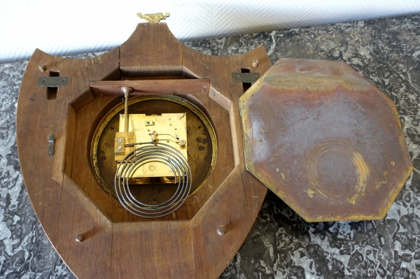 Empire burl thuja and ormolu crest-shaped clock, early 19th century