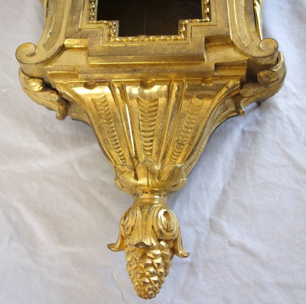 Osmond : cartel en bronze ciselé et doré d'époque Louis XVI - signé