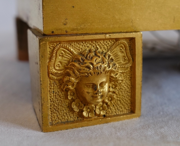 Pendule borne en bronze ciselé et doré d'époque Empire Restauration, le Printemps - 35,5cm