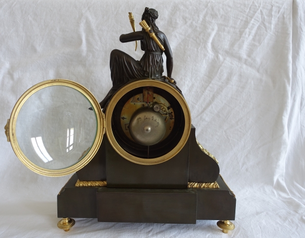 Pendule en bronze patiné et doré d'époque Louis XVI - allégorie de l'amour, fin XVIIIe siècle