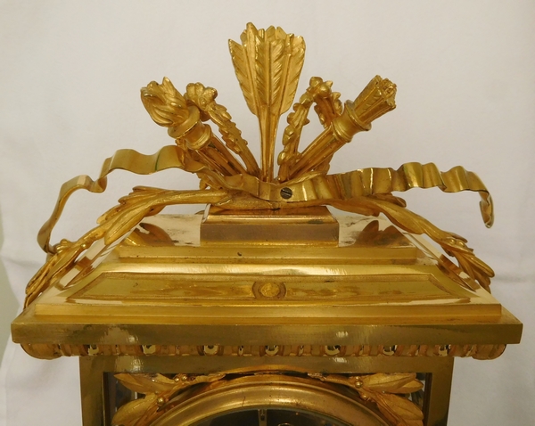 Pendule cage de style Louis XVI en bronze ciselé et doré et marbre griotte, époque XIXe