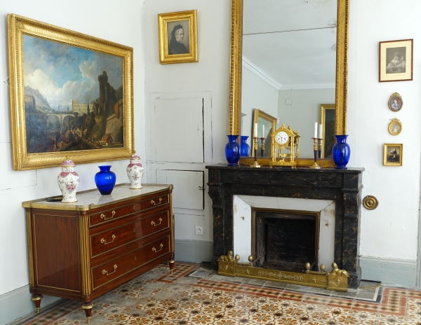 Pendule à la Chaumière en bronze ciselé et doré en mat et brillant - époque Empire Restauration