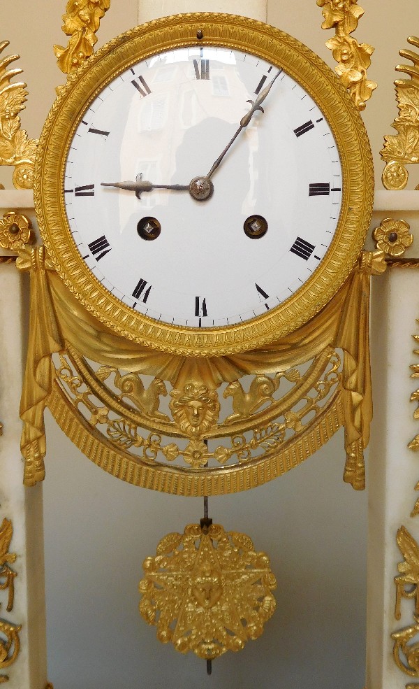 Grande pendule en marbre et bronze doré époque Directoire Consulat fin XVIIIe