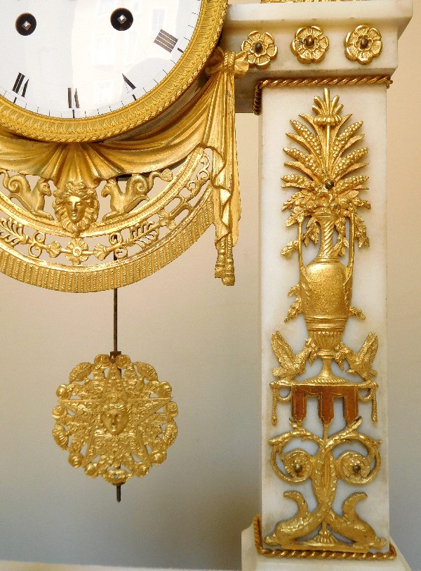 Grande pendule en marbre et bronze doré époque Directoire Consulat fin XVIIIe