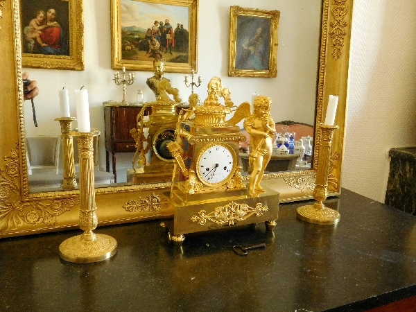 Empire ormolu clock, allegory of Love burning hearts - France early 19th century 