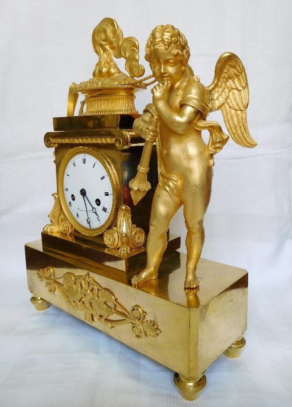 Empire ormolu clock, allegory of Love burning hearts - France early 19th century 