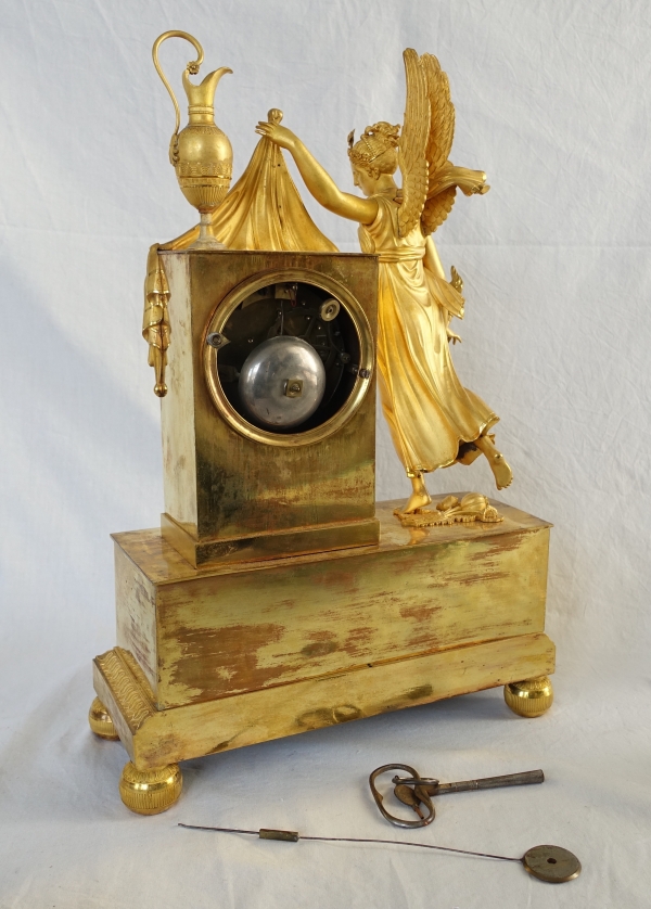 Pendule en bronze ciselé et doré d'époque Empire - allégorie du lever du jour ou le matin