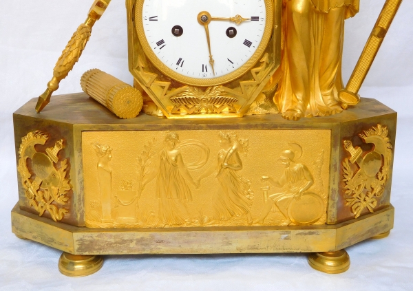 Pendule Empire en bronze doré au mercure - Athéna, allégorie de la guerre - vers 1805