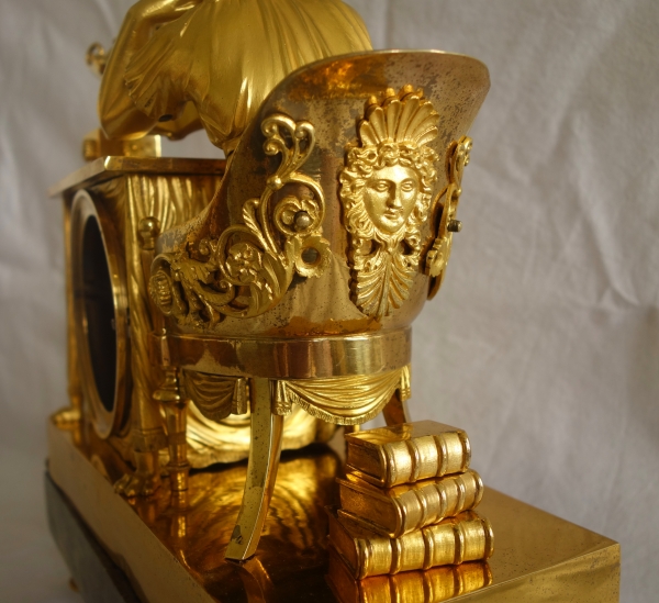 Pendule La Liseuse, d'après Reiche & Claude Galle, bronze doré, époque Empire Restauration