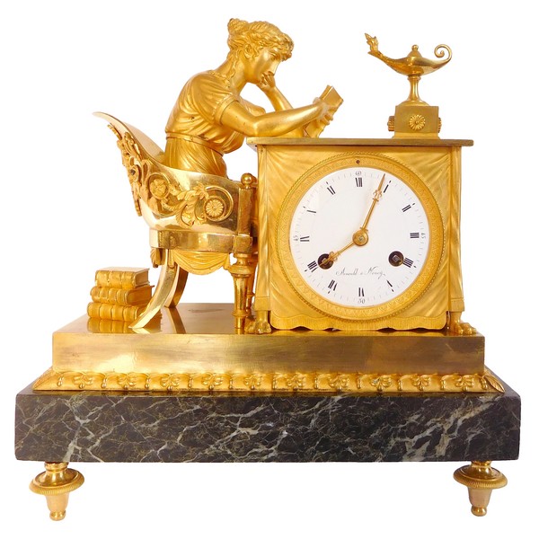 Pendule La Liseuse, d'après Reiche par Claude Galle & Champion, bronze doré, époque Empire