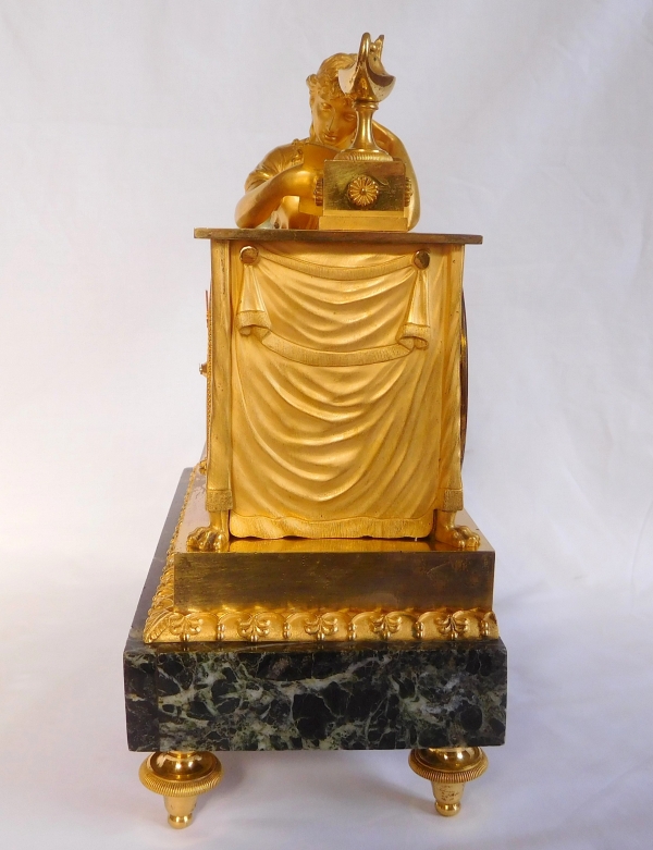 Pendule La Liseuse, d'après Reiche par Claude Galle & Champion, bronze doré, époque Empire