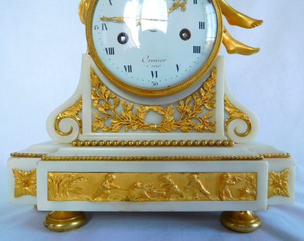 Pendule d'époque Louis XVI en marbre et bronze doré : Diane chasseresse - Cronier à Paris