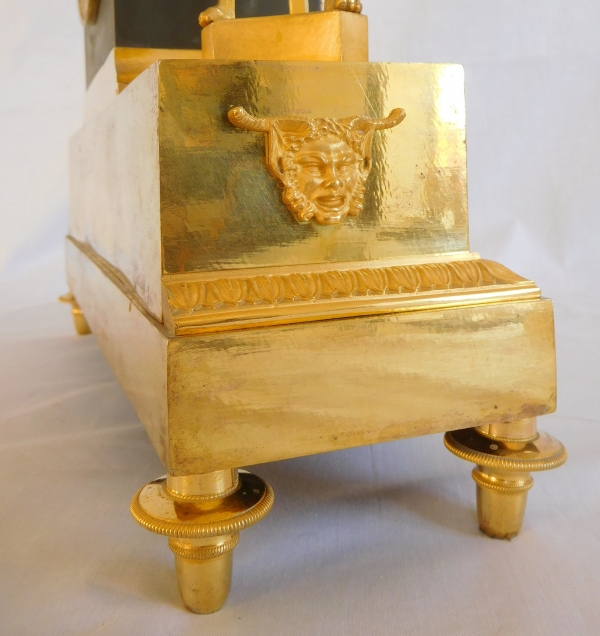 Ravrio : Empire patinated bronze and ormolu clock, mercury gilt, early 19th century - signed