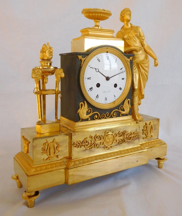 Ravrio : Empire patinated bronze and ormolu clock, mercury gilt, early 19th century - signed