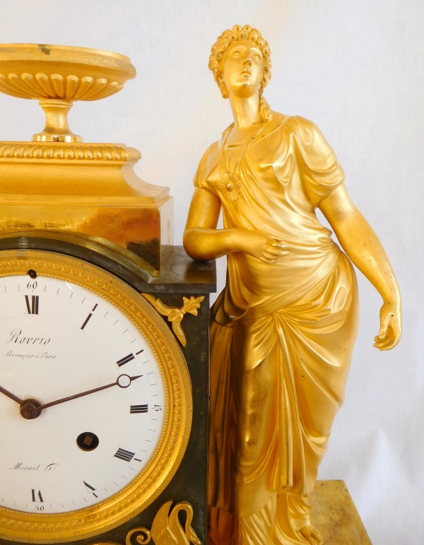 Ravrio : Empire patinated bronze and ormolu clock, mercury gilt, early 19th century - signed