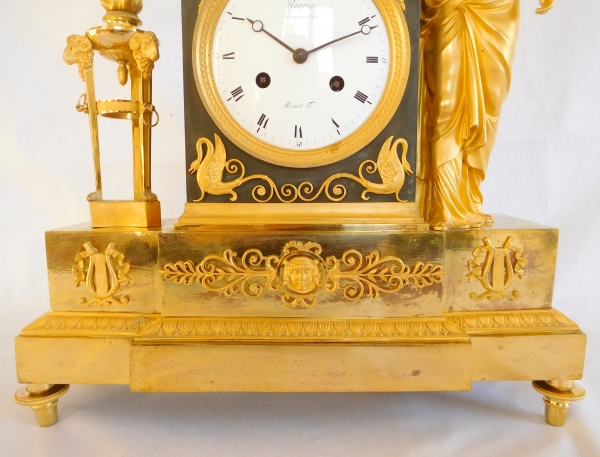 Ravrio : Empire patinated bronze and ormolu clock, mercury gilt, early 19th century - signed