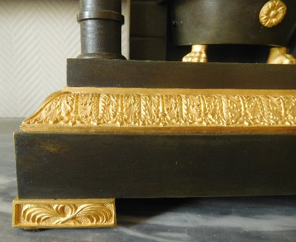 Pendule fontaine mécanique en bronze patiné et doré au mercure d'époque Restauration