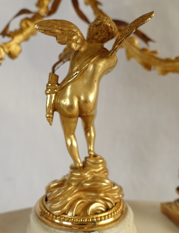 Louis XVI mantel clock and its dome - late 18th century