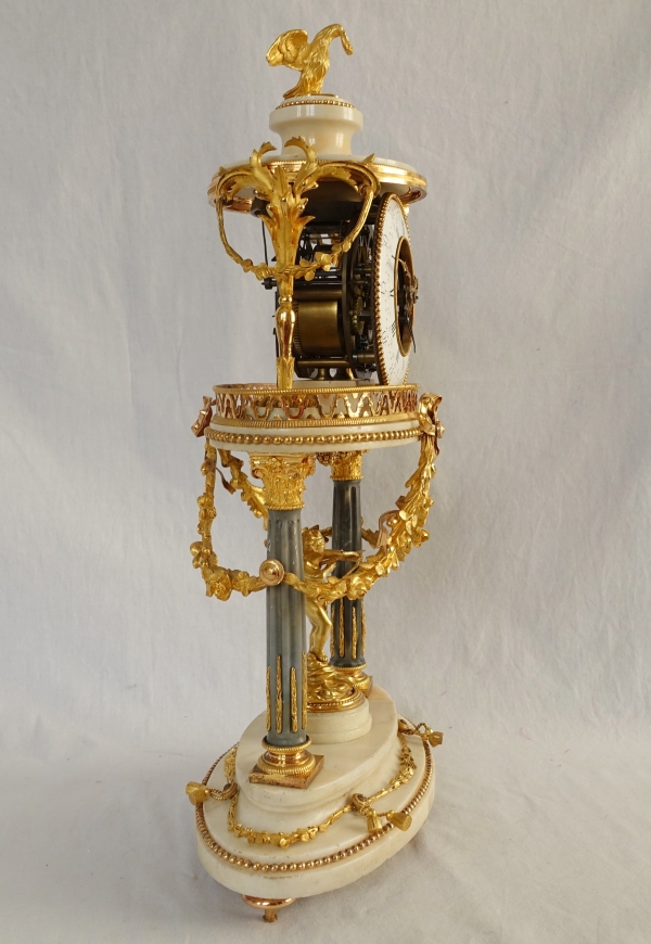 Louis XVI mantel clock and its dome - late 18th century