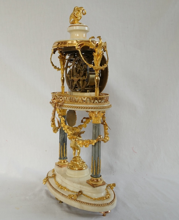Louis XVI mantel clock and its dome - late 18th century