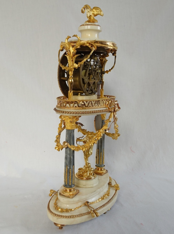 Louis XVI mantel clock and its dome - late 18th century
