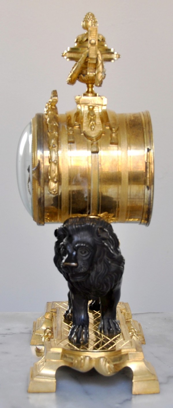 Ormolu and patinated bronze clock picturing a lion, Louis XVI style, 19th century