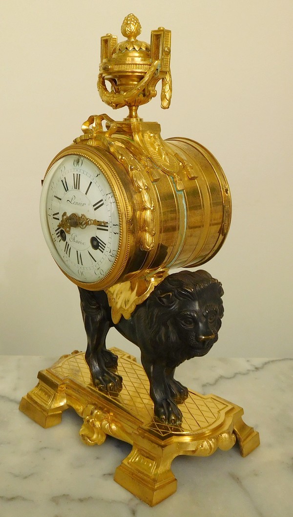 Ormolu and patinated bronze clock picturing a lion, Louis XVI style, 19th century