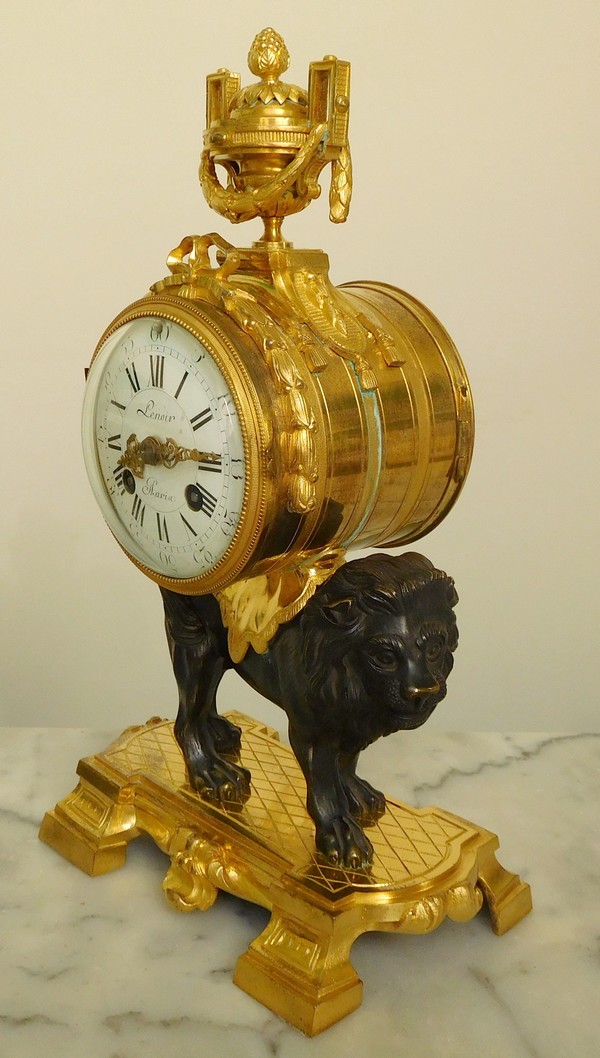 Ormolu and patinated bronze clock picturing a lion, Louis XVI style, 19th century