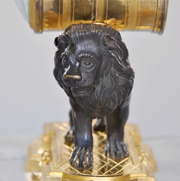 Ormolu and patinated bronze clock picturing a lion, Louis XVI style, 19th century