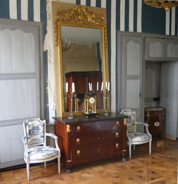 Portico-shaped marble and ormolu clock, early 19th century circa 1800 - 1805