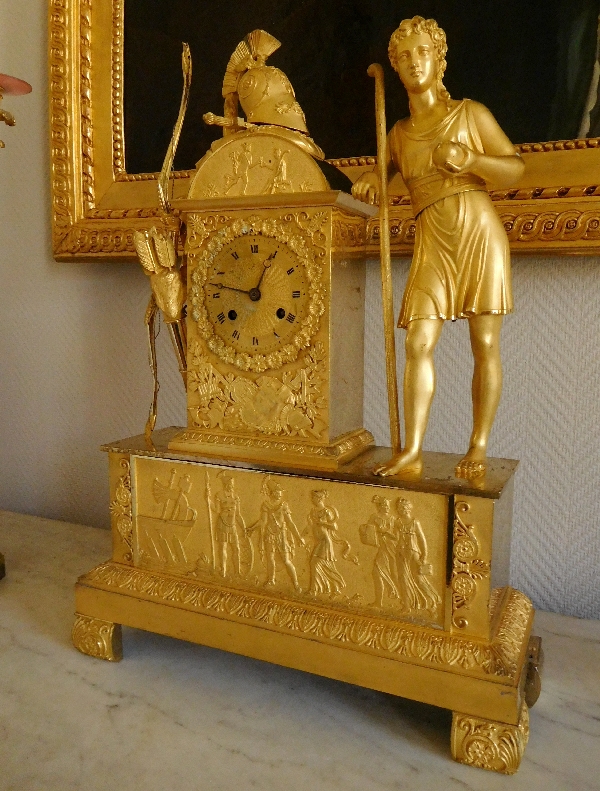 Grande pendule Empire en bronze doré au mercure, mythologie de la pomme d'or / Guerre de Troie