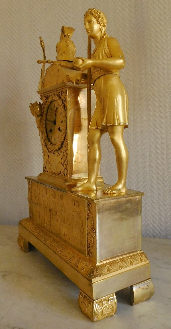 Grande pendule Empire en bronze doré au mercure, mythologie de la pomme d'or / Guerre de Troie