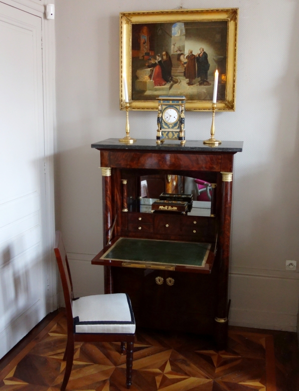 Porcelain clock attibuted to Dagoty, Consulate period circa 1800-1805